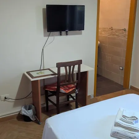 Serena Πανσιόν Casapulla